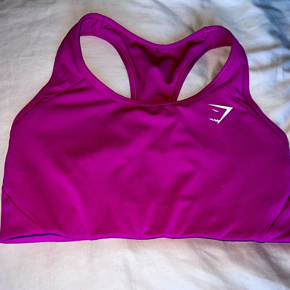 Selling this sport top. Barely used, I figured I’m not size M anymore :(.